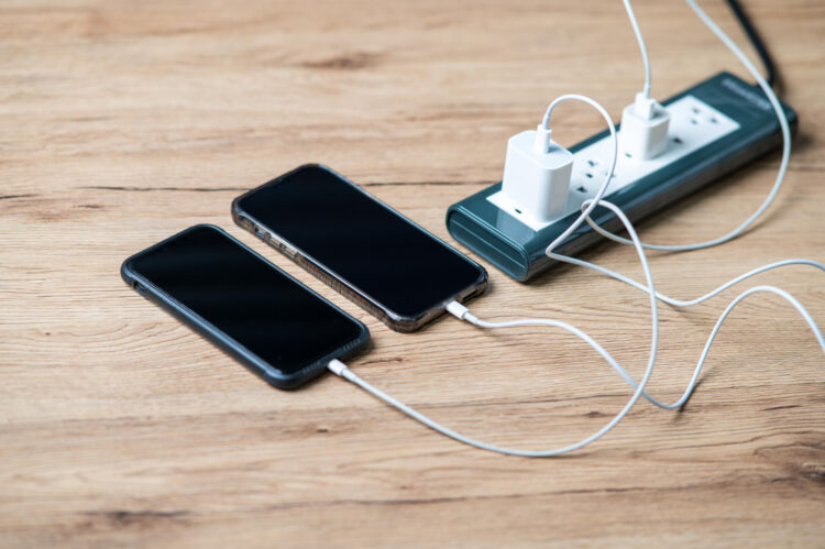 Telefonu şarjda bırakmak bataryaya zarar veriyor mu? Uzmanlardan net cevap