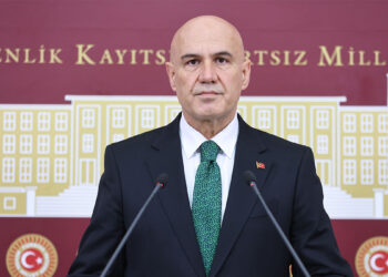 Turhan Çömez’den beyaz et operasyonuna tepki: “Sektöre topyekûn kayyum atadılar”