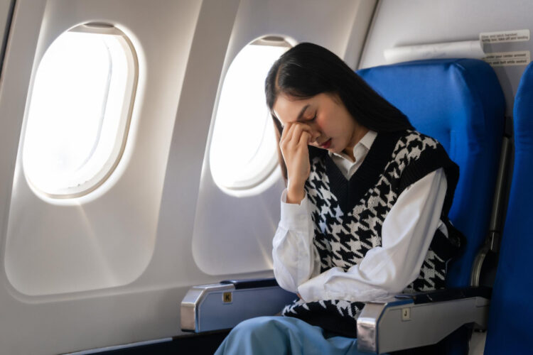 Uzun uçuş sonrası bitkin hissediyorsanız sebebi jet lag olabilir! İşte hızlı toparlanmanın yolları
