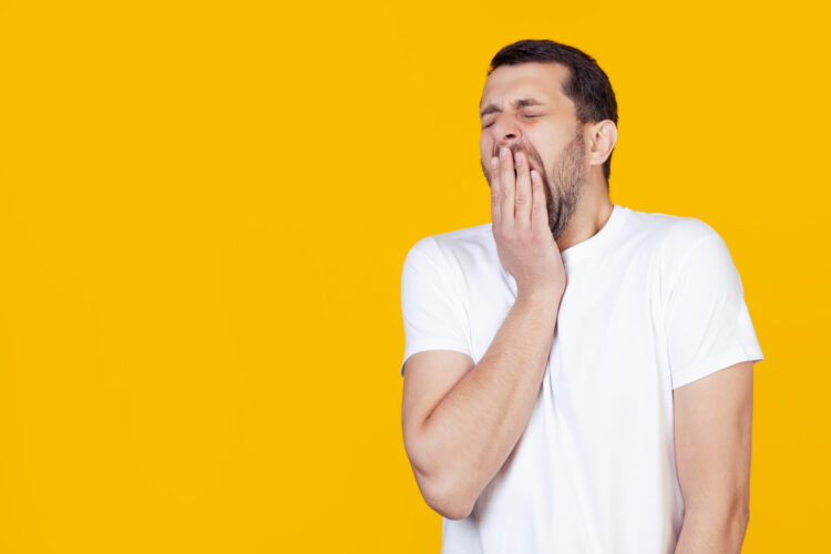 Sürekli esnemek neyin habercisi? Masum bir alışkanlık mı, hastalık belirtisi mi