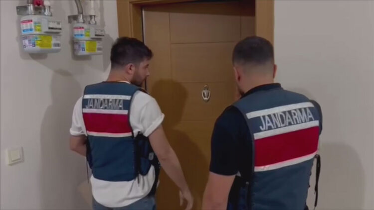Ahbap soruşturmasında firari Alper Çelik adliyeye sevk edildi