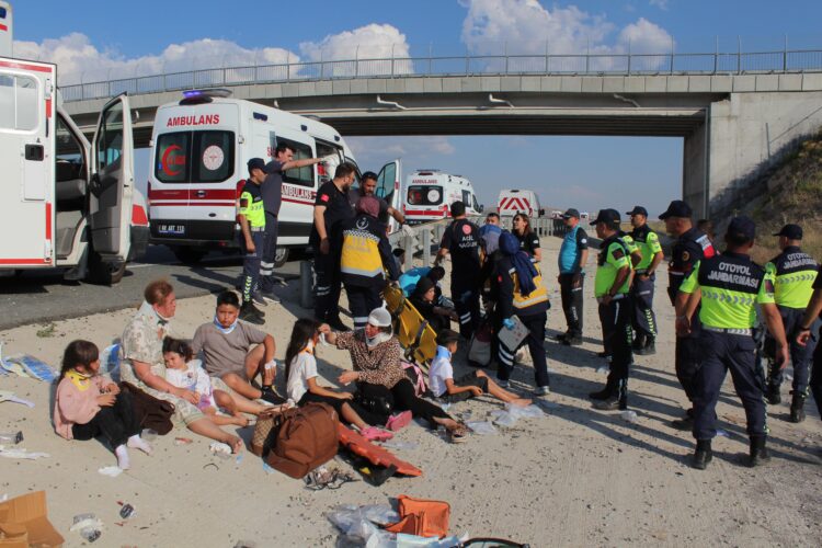 Aksaray’da otobüs yoldan çıktı; 40 yaralı