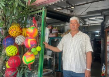 Bakkala giren 90'lı yıllara yolculuk yapıyor