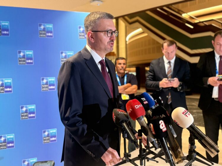 İletişim Başkanı Burhanettin Duran, 36'ncı NATO Devlet ve Hükümet Başkanları Zirvesi öncesinde Cumhurbaşkanlığı Külliyesi Millet Kütüphanesi'nde basın mensuplarına açıklamada bulundu. Fotoğraf: Ankara, (DHA)