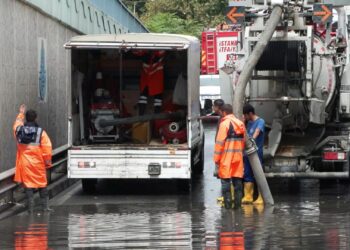 Güngören’de alt geçidi sağanak nedeniyle su bastı
Fotoğraf: Gülseren Karapınar/İstanbul,(DHA)