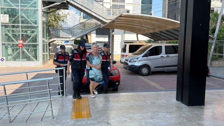 Haşema giydiği için havuza alınmadı! 13 yaşındaki kızın şikâyeti sonrası site yöneticisi tutuklandı