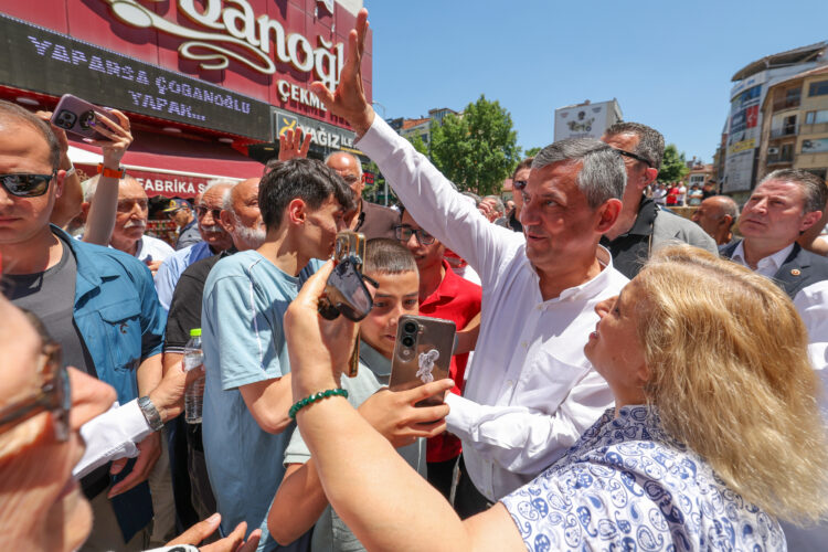 'Adalet Bakanı'nın ekibi geliyor' dediler, Ankara'da siyasi operasyon oldu; dimdik ayaktayız, onlara dert olsun
