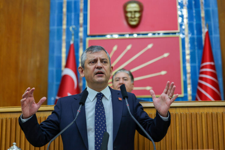 Özgür Özel CHP grubuna veda etti!