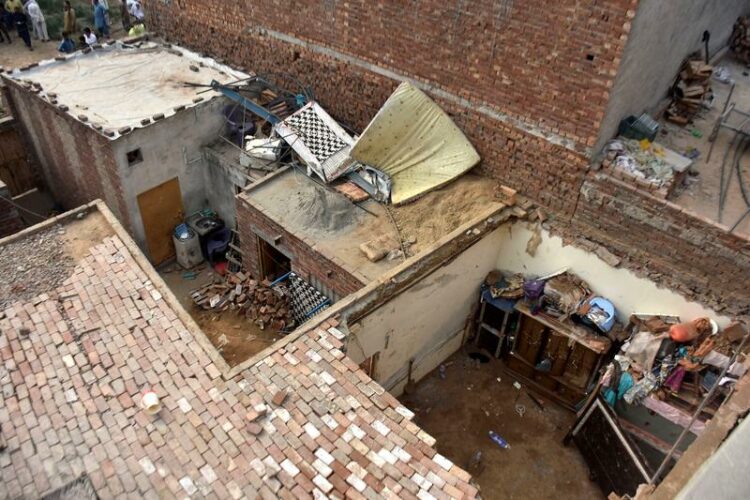 Pakistan'da etüt merkezinin çatısı çöktü: 14 öğrenci hayatını kaybetti