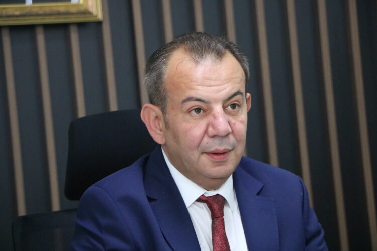 Tanju Özcan davasında karar: 'Nefret ve ayrımcılık' suçlamasından beraat etti