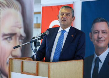Özgür Özel Yeni Parti’nin genel başkanı seçildi