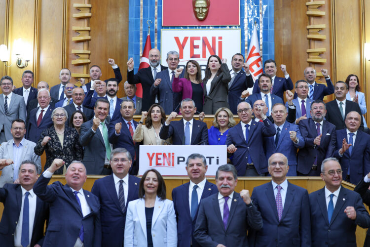 Özgür Özel duyurdu: "Yeni Parti'nin kuruluşu tamamlandı"