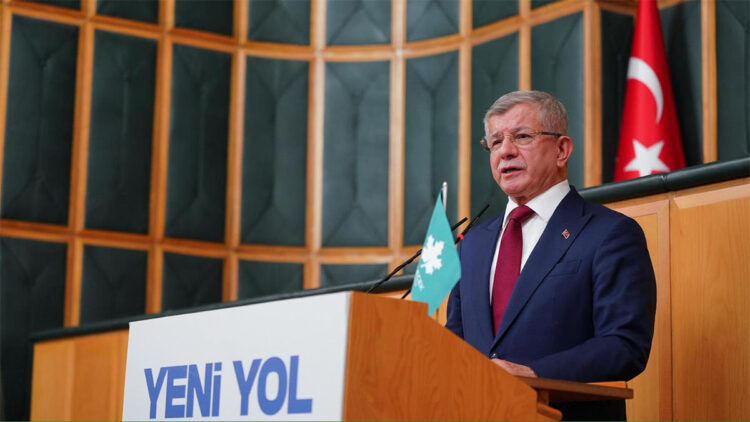 Ahmet Davutoğlu'ndan siyasi deprem! Gelecek Partisi faaliyetlerini sonlandırıyor