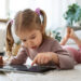 Çocuğun elindeki tablet mi, yoksa beynindeki yük mü?