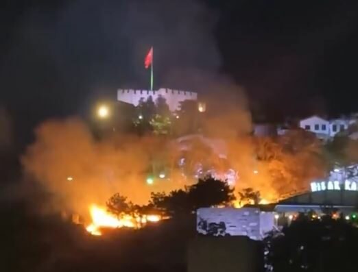 Ankara Kalesi etrafındaki ot yangını söndürüldü