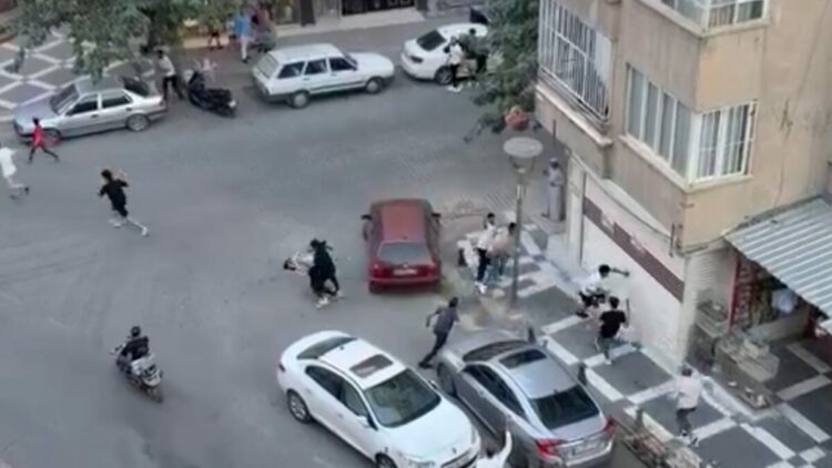 Şanlıurfa’da iki grup arasındaki kavga kamerada; 6 yaralı