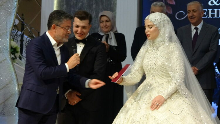 Bakan Yumaklı, nikah şahidi oldu