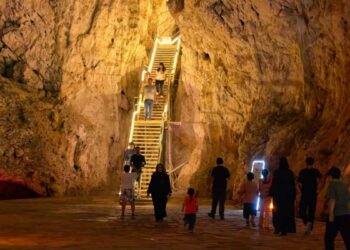 Oylat Mağarası, dört mevsim sabit sıcaklığıyla ilgi görüyor