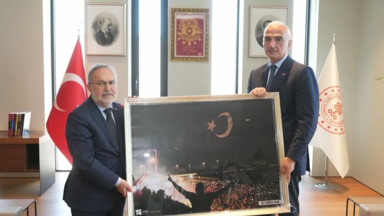Bakan Ersoy, 15 Temmuz Derneği heyeti ile bir araya geldi