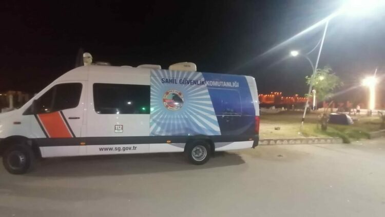 Mersin'de denizde kaybolan kişi iki gündür aranıyor