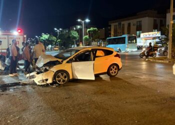 Manisa’da 2 otomobil çarpıştı: 4 yaralı