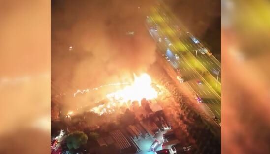 Ankara’da tahta paletlerin depolandığı alanda yangın