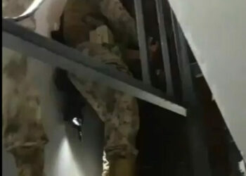 Eyüpsultan'da durdurulan motosiklette uzun namlulu silah ve el yapımı bomba ele geçirildi: 3 tutuklama