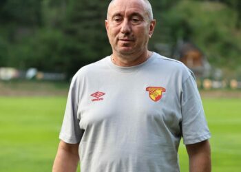 Göztepe Teknik Direktörü Stanimir Stoilov:1 ya da 2 transferi kampa yetiştireceğiz