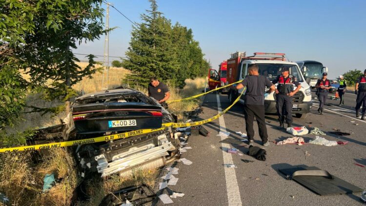 Gurbetçi ailenin otomobili takla attı: 3 ölü, 1 yaralı