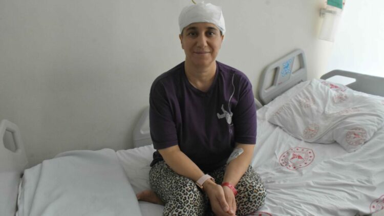 Beynindeki 8 santimetrelik tümör, hibrit yöntemle çıkarıldı