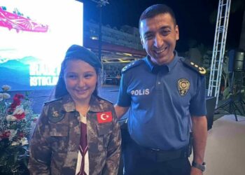 15 Temmuz şehidinin yeğenine Özel Harekat üniforması hediye edildi