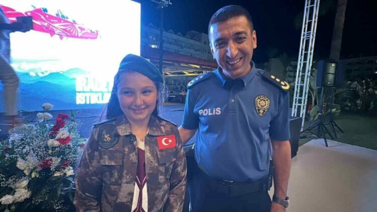 15 Temmuz şehidinin yeğenine Özel Harekat üniforması hediye edildi