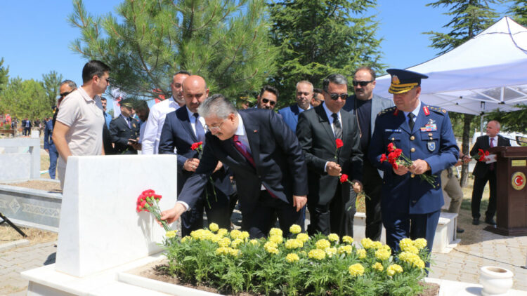 15 Temmuz şehidi polis memuru, Eskişehir'de mezarı başında anıldı