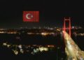 15 Temmuz Şehitler Köprüsü çevresinde dronlarla ışık gösterisi yapıldı