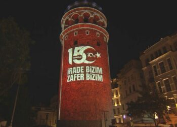 Galata Kulesi'nde 15 Temmuz'un 10'uncu yılında ışık gösterisi gerçekleştirildi / Geniş haber