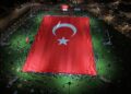 Kayseri'de 15 Temmuz etkinliklerinde dev Türk bayrağı açıldı