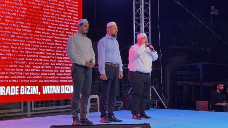 Çanakkale Şehitler Abidesi'nde 15 Temmuz şehitleri dualarla anıldı