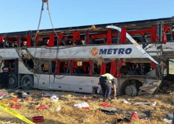 Amasya'da yolcu otobüsü devrildi; 2’si ağır, 46 yaralı