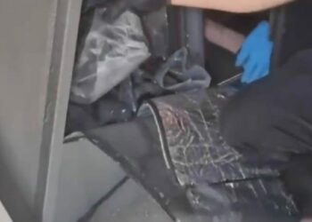 Tuzla'da yolcu otobüsündeki gizli bölmede 120 ruhsatsız silah ele geçirildi