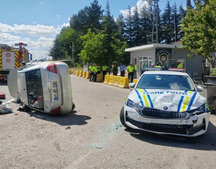 Kamyonla çarpışan otomobil takla attı: 1 çocuk öldü, 3 yaralı