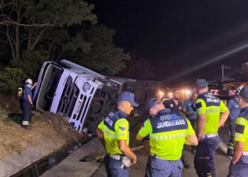 Tekirdağ'da devrilen TIR'ın sürücüsü öldü