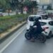 Motosiklet sürücüsü, vakaya giden itfaiye aracına yolu açtı