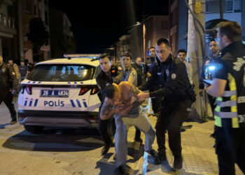 Polise direnen alkollü sürücü biber gazı ile etkisiz hale getirildi