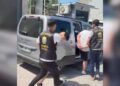 Eyüpsultan'da market işletmecisini tehdit edip silahlı saldırı düzenleyen 2 şüpheli kamerada