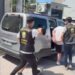 Eyüpsultan'da market işletmecisini tehdit edip silahlı saldırı düzenleyen 2 şüpheli kamerada