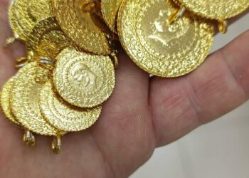 Bağışlanan kıyafetlerden 23 altın ile 6 bin 500 lira çıktı
