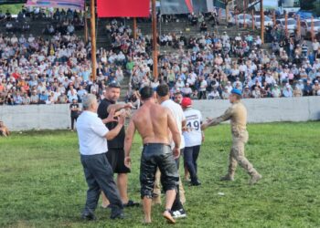 Dağköy yağlı güreşlerinde kavgalı yarı final