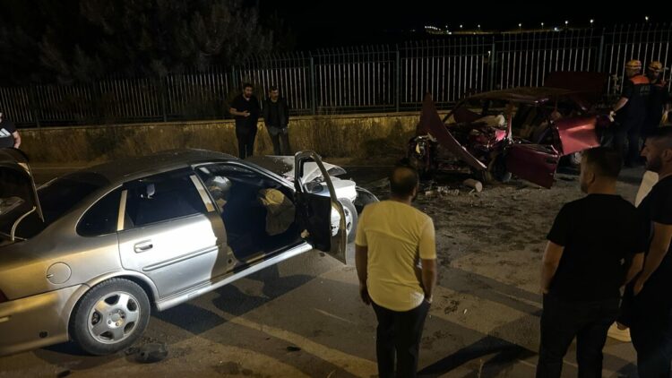 Sivas'ta iki otomobil çarpıştı: 6 yaralı