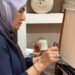 Minyatür tezgahlarla dokuma sanatını gençlere aktarıyor