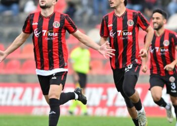 Karşıyaka'da Veysel Karani el yaktı